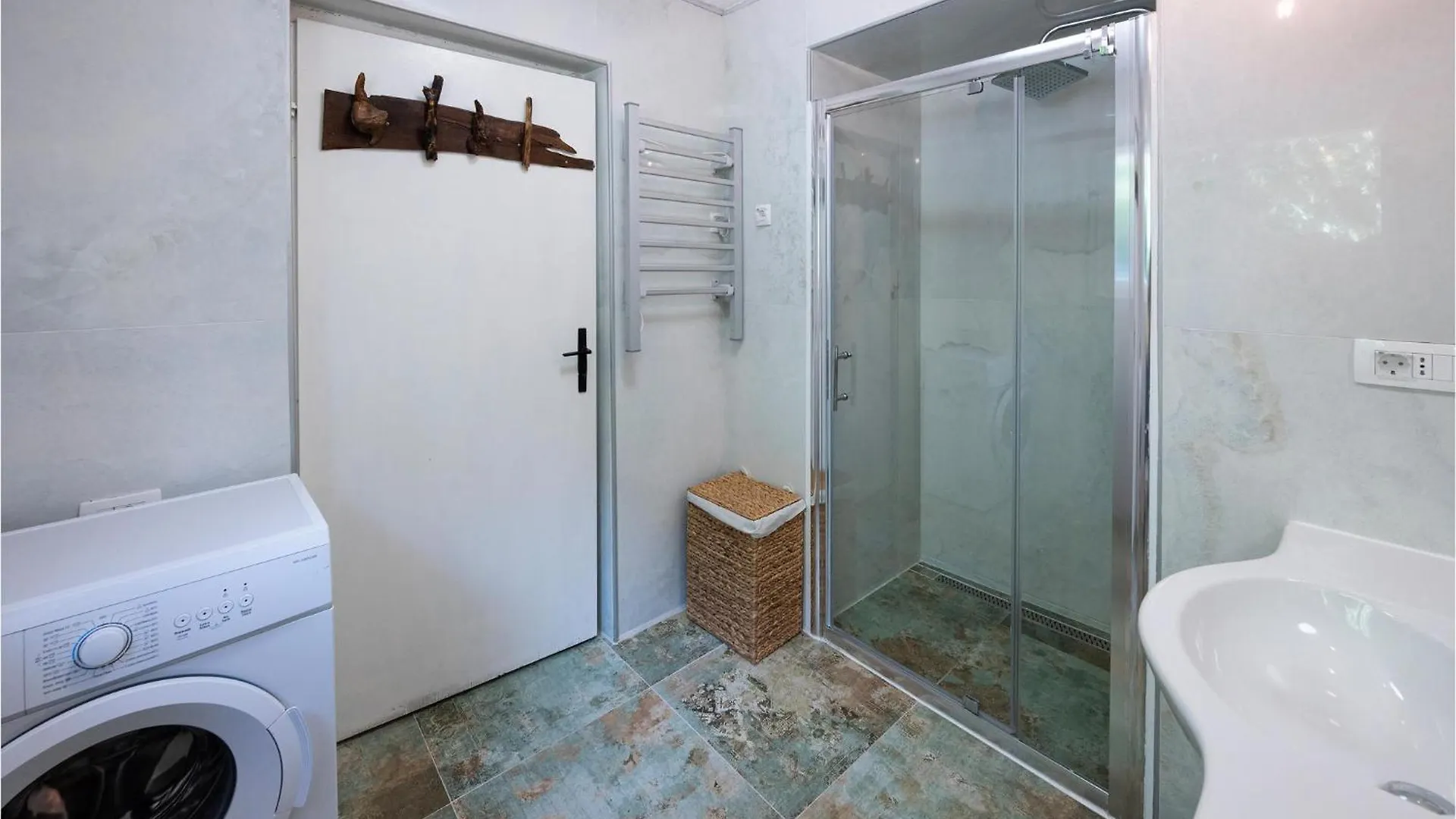Gorgeous Home In Nedescina With Kitchen 0*,